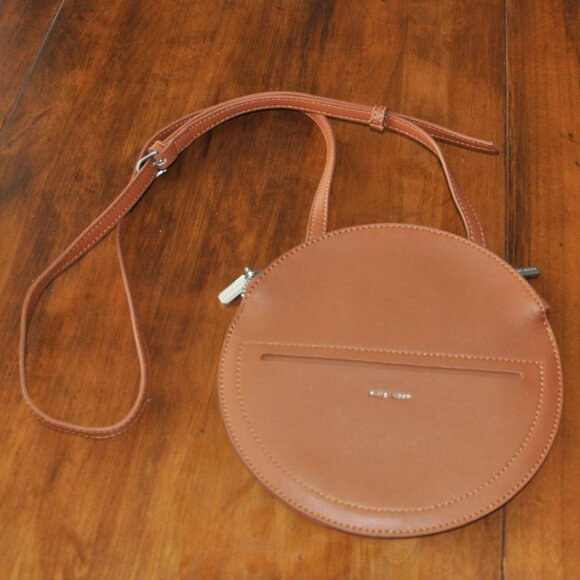Pixie Mood Phoebe Crossbody Round Circle Purse Vegan Brown - Picture 1 of 7